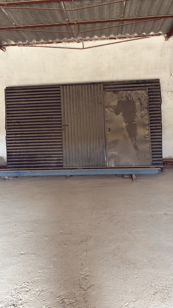 Puertas pequeñas de hierro